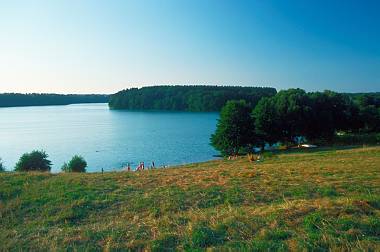 Juli 1995. Mecklenburg-Vorpommern. Feldberger Seen-Gebiet. Carwitz. Bohnenwerder am Carwitzer See.